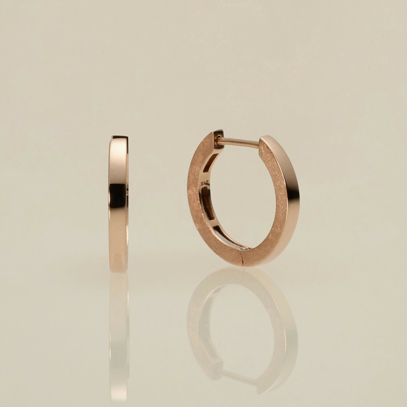 K10 フラット フープピアス：ミディアム / 10K flat hoop pierced earring - medium