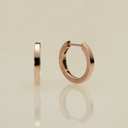 K10 フラット フープピアス：ミディアム / 10K flat hoop pierced earring - medium