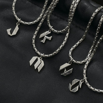 シルバー ストライプ イニシャル ネックレス / SILVER STRIPE INITIAL NECKLACE