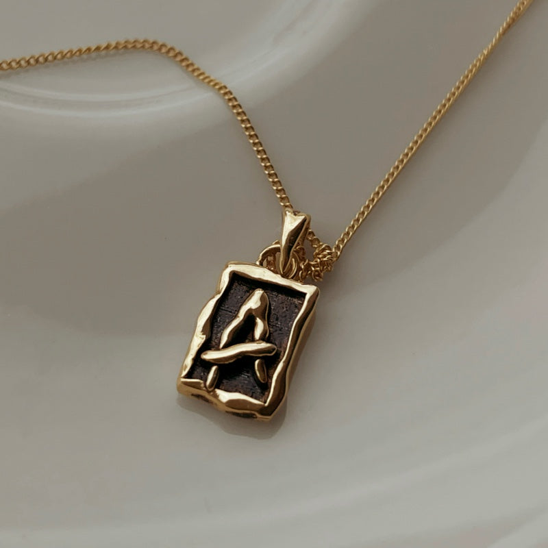 K14 ブラック ナチュラル イニシャル ネックレス / 14K Black Natural Initial Necklace | アモンズ –  amondz