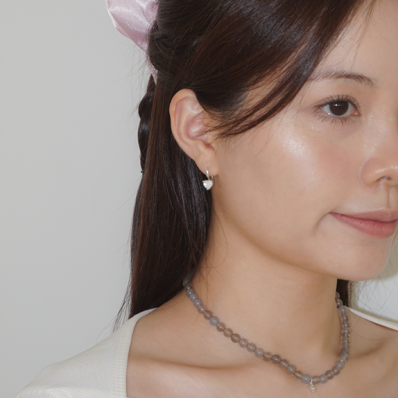 HEART FLOWER WHITE SHELL EARRING