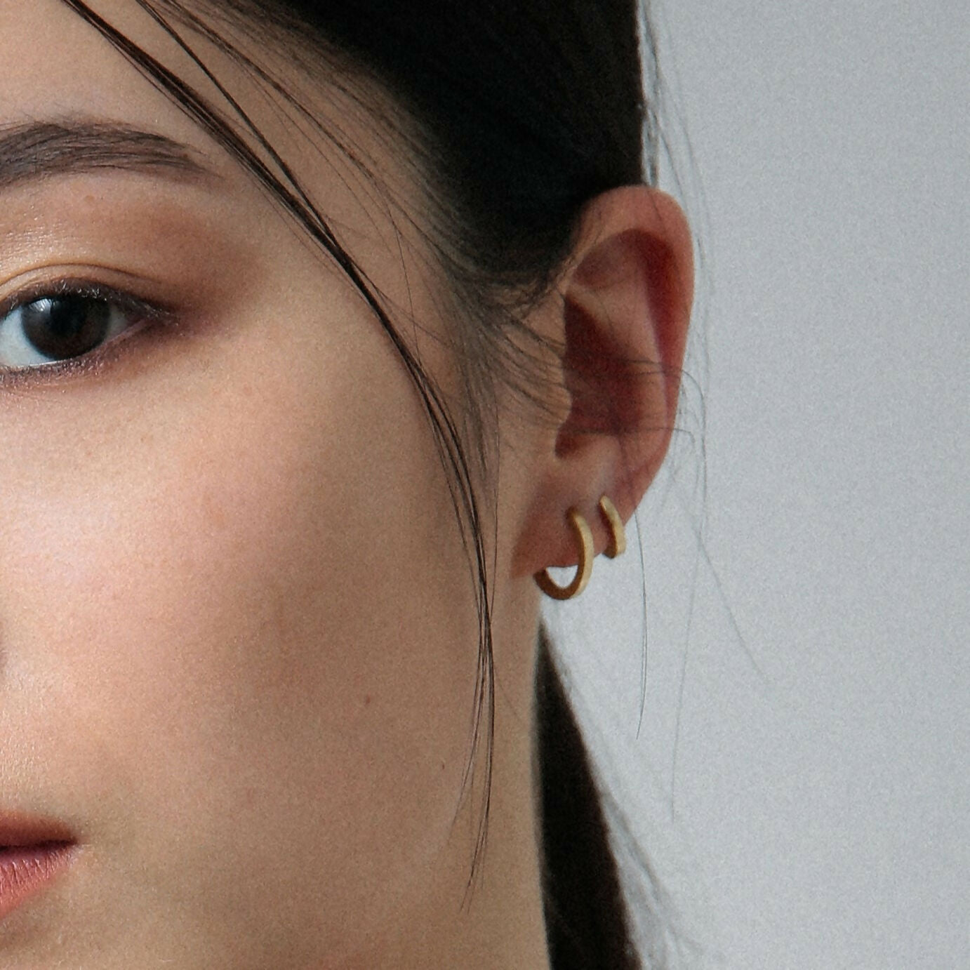 K10 フラット フープピアス：スモール / 10K flat hoop pierced earring - small