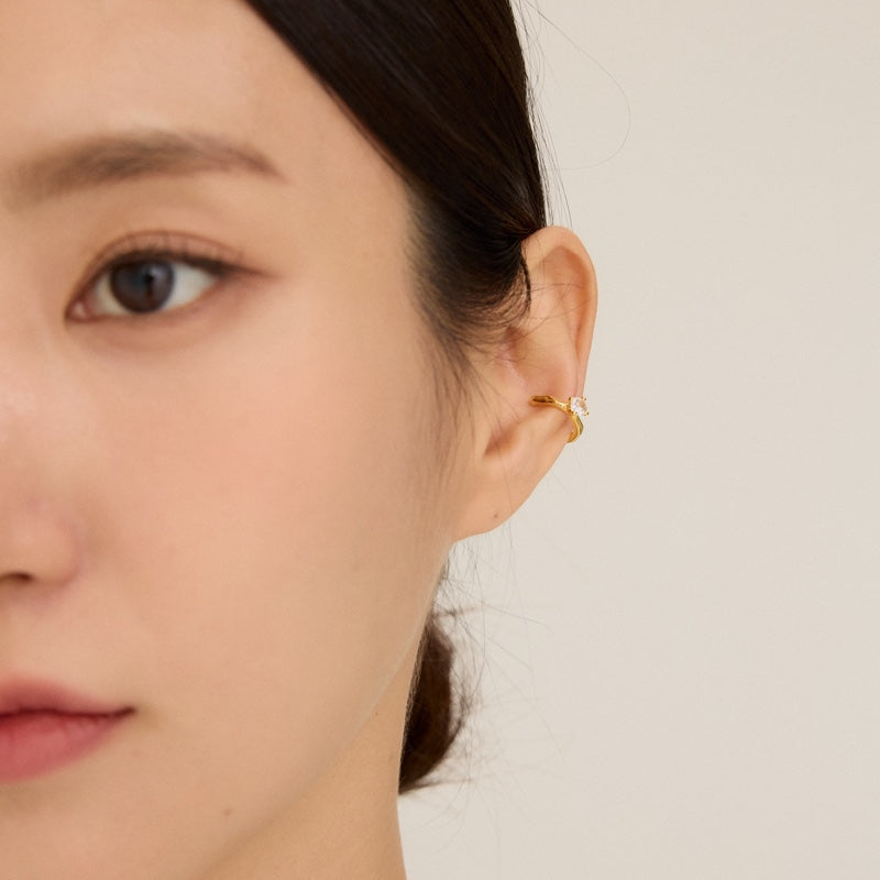 ホワイト ストーン ポイント イヤーカフ / WHITE STONE POINT EARCUFF