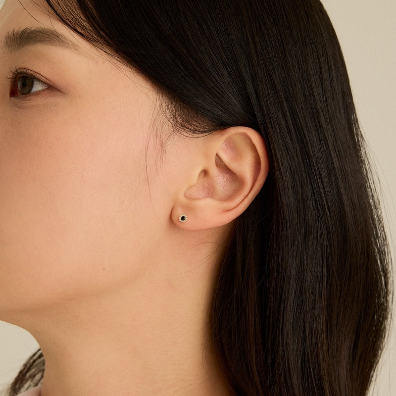 シルバー ブラック タイニー フラワー ピアス / SILVER BLACK TINY FLOWER EARRINGS