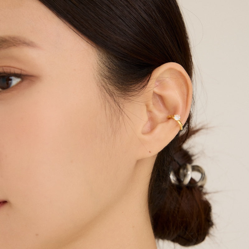 ホワイト ストーン ポイント イヤーカフ / WHITE STONE POINT EARCUFF