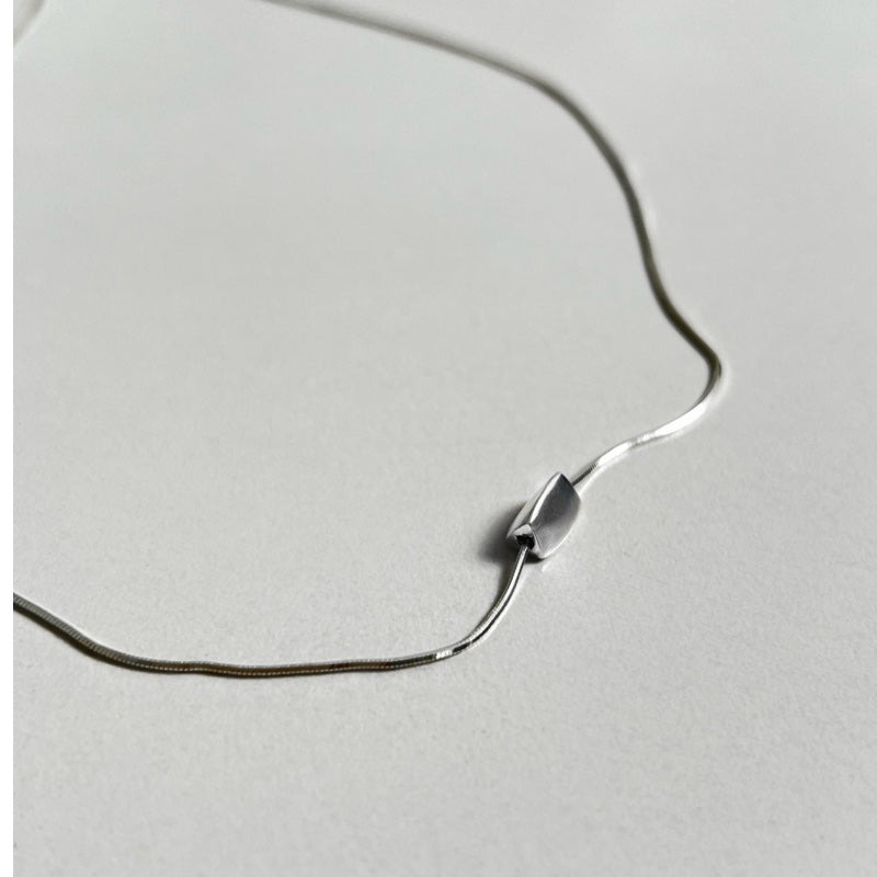 シルバー スクエア スネーク チェーン ネックレス / SILVER SQUARE SNAKE CHAIN NECKLACE