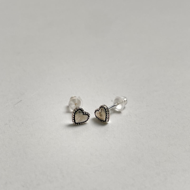 シルバー アンティーク ハート ピアス / SILVER ANTIQUE HEART EARRINGS | アモンズ