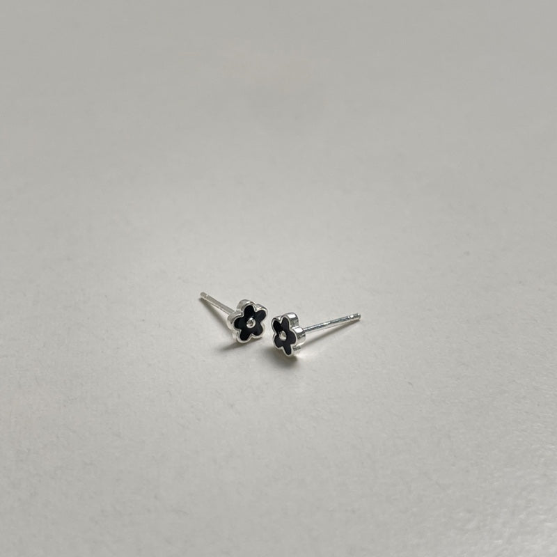 シルバー ブラック フラワー ピアス / SILVER BLACK FLOWER EARRINGS