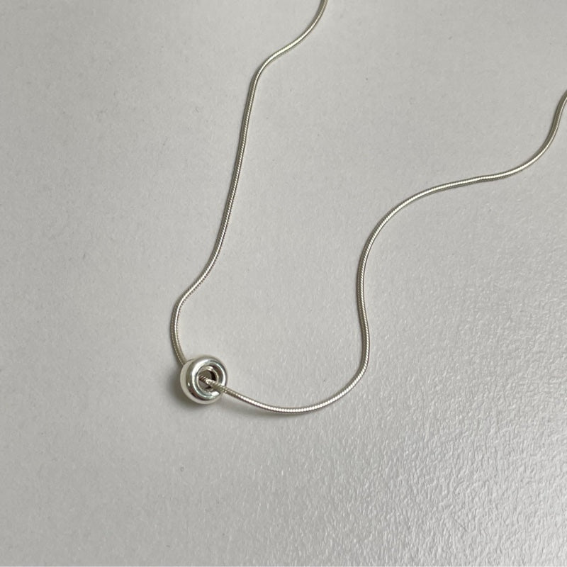 シルバー ドーナツ ボール スネーク ネックレス / SILVER DONUT BALL SNAKE NECKLACE