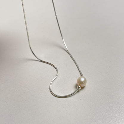 シルバー パール スネーク チェーン ネックレス / SILVER PEARL SNAKE CHAIN NECKLACE