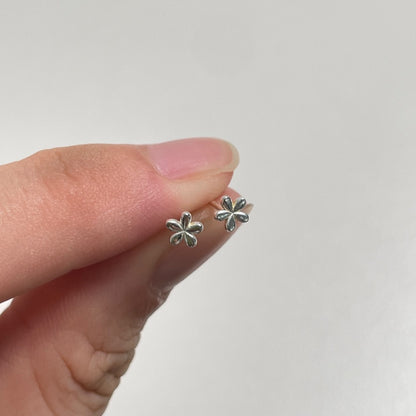 シルバー タイニー フラワー ピアス / SILVER TINY FLOWER EARRINGS