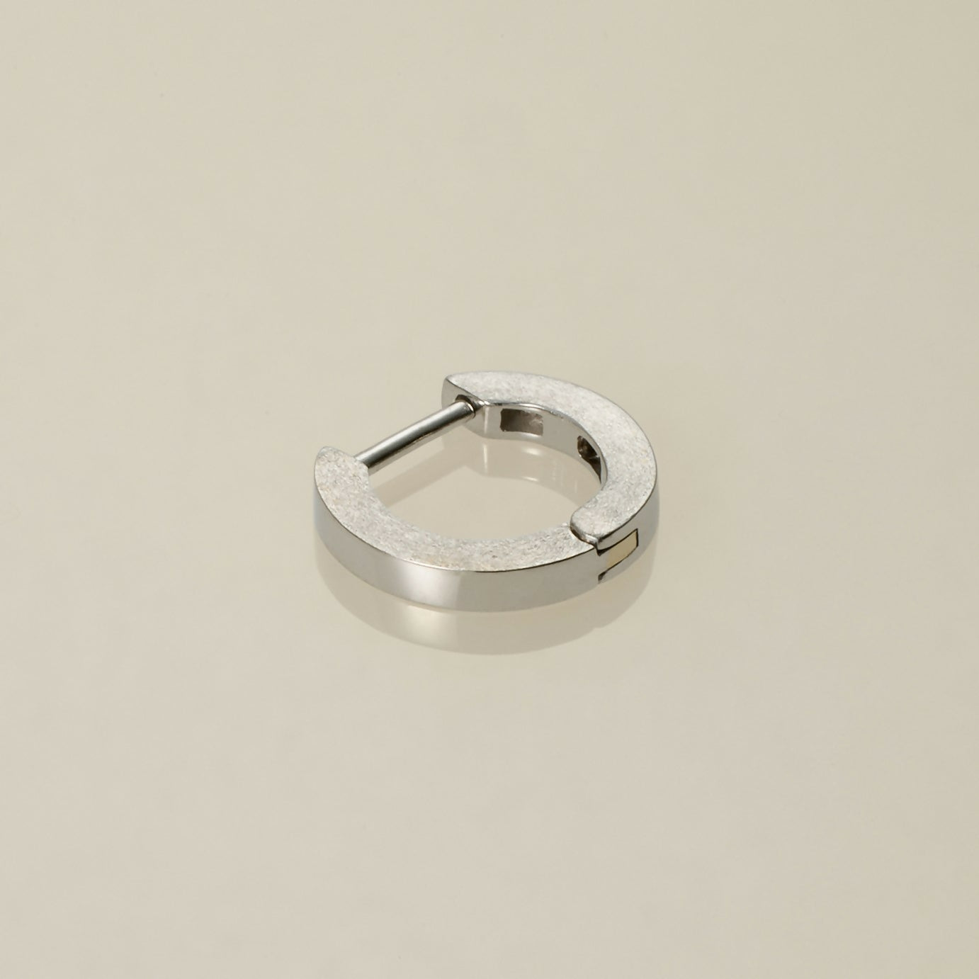 K10 フラット フープピアス：スモール / 10K flat hoop pierced earring - small
