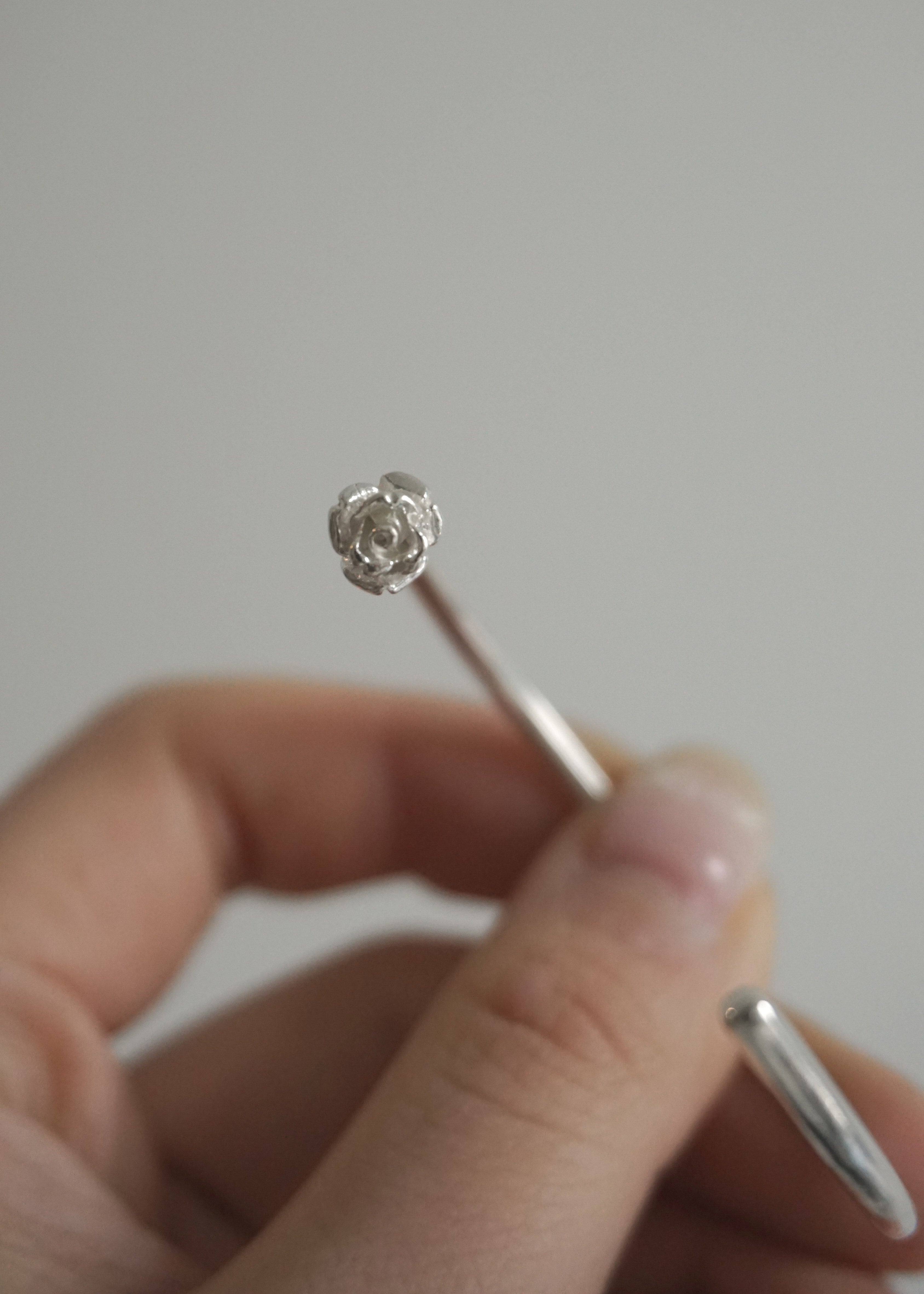 FLOWER BANGLE BRACELET