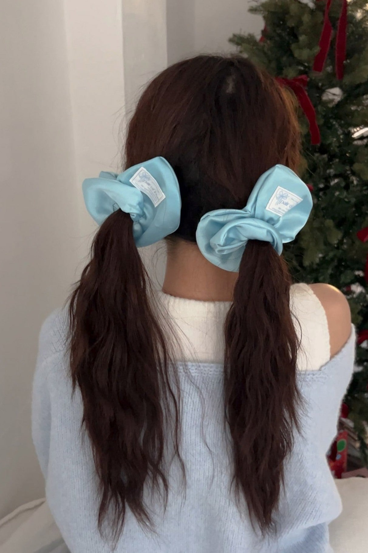 SATIN HEART SCRUNCHIE