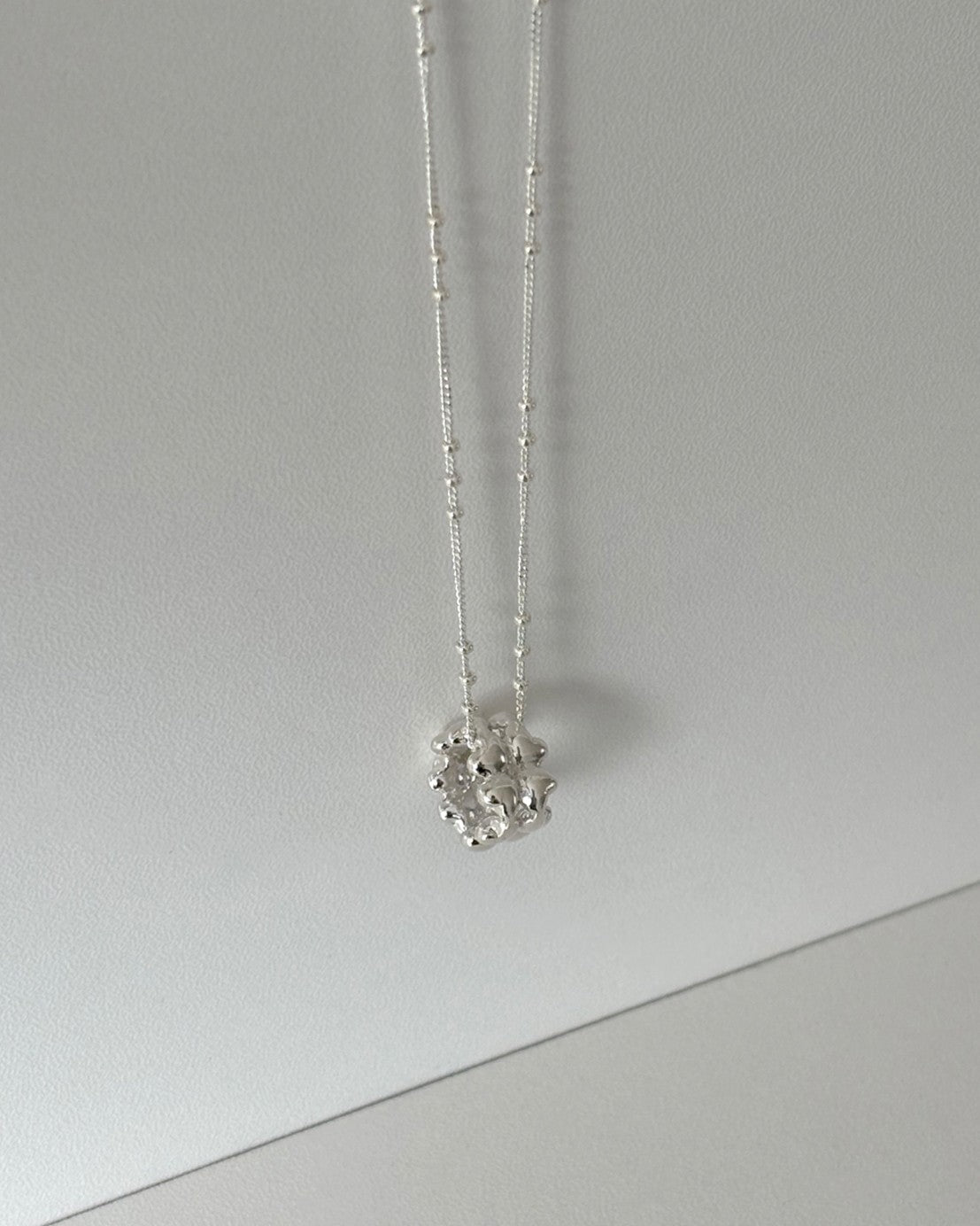 クローバーボールロングネックレス