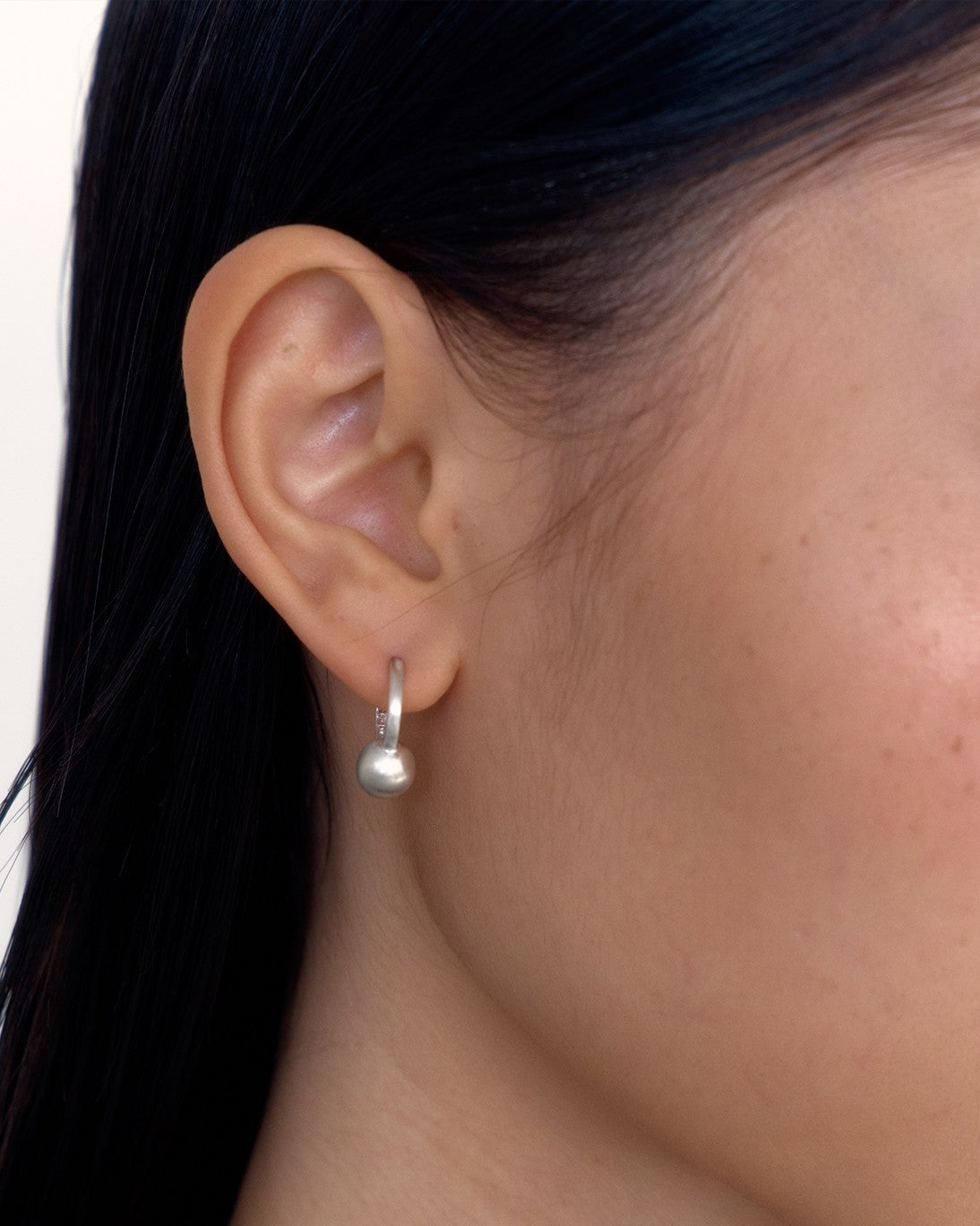 エッグボールフープピアス