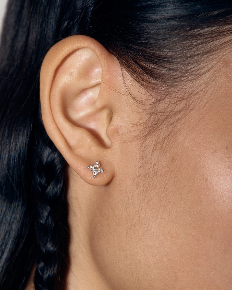 petite オーナメントピアス