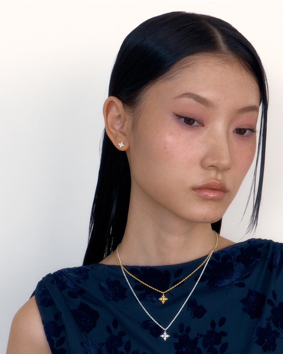 petite オーナメントピアス