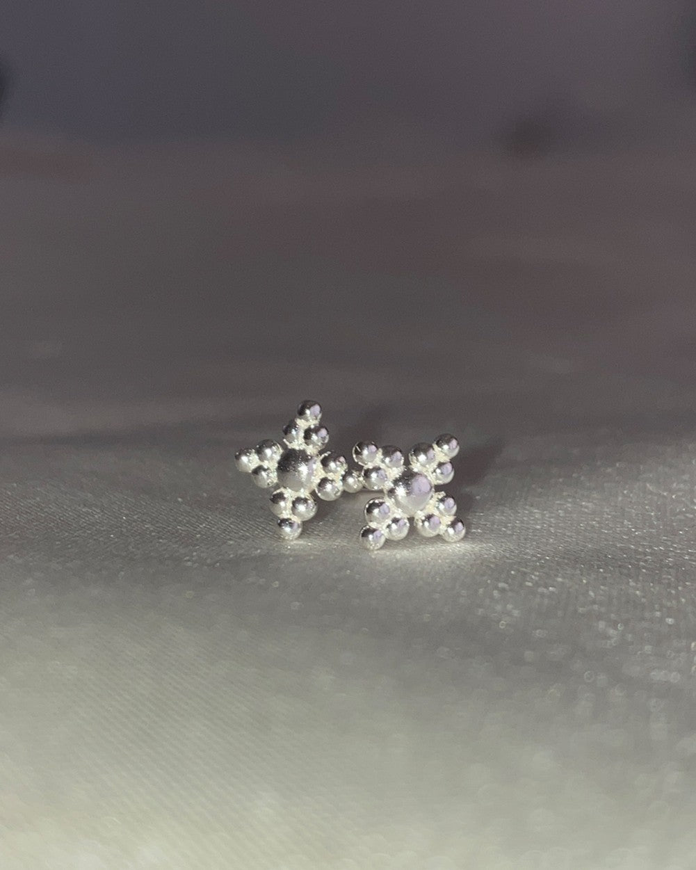 petite オーナメントピアス