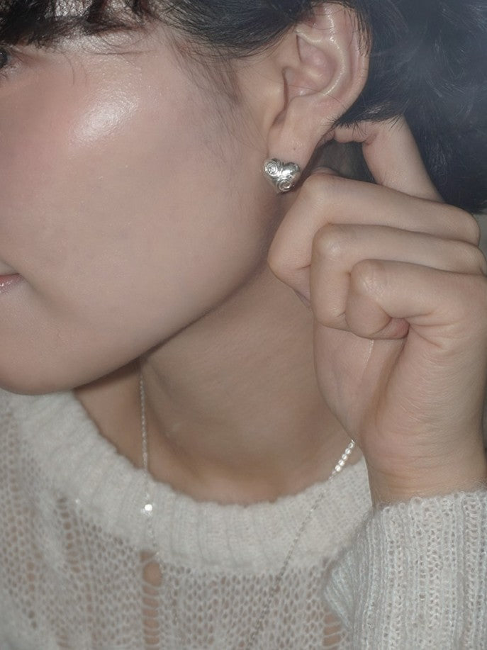 VELVET HEART STUD EARRING