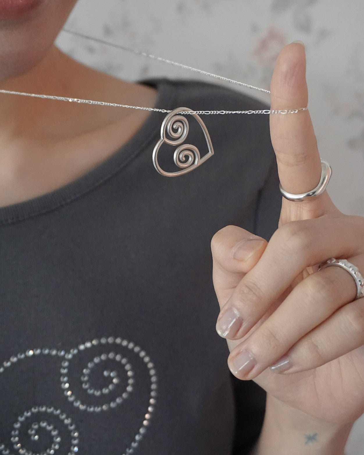 MOOD LOOP HEART LONG NECKLACE