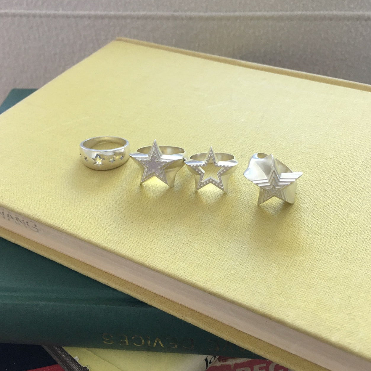 ICING COOKIE STAR STUD RING