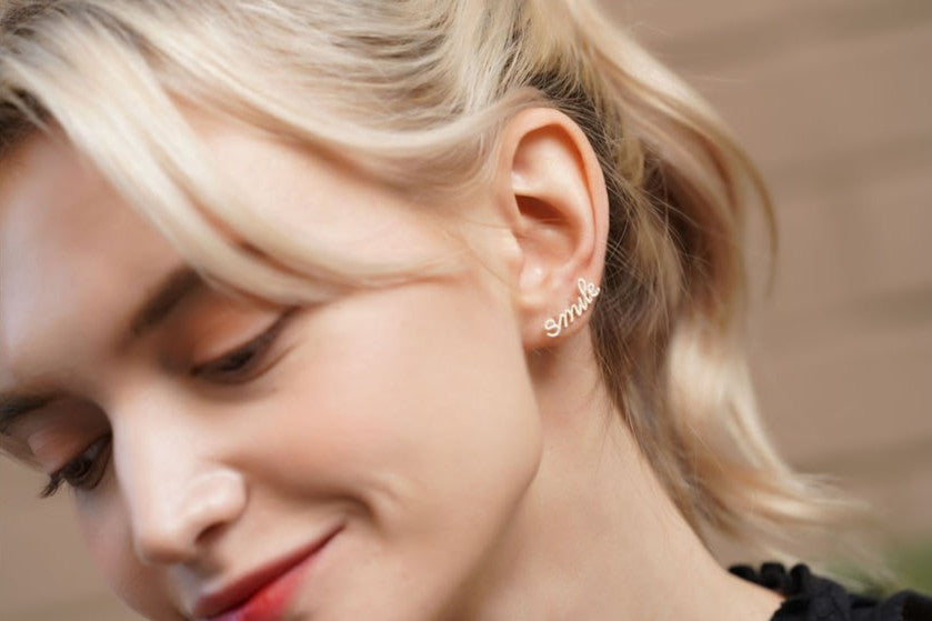 イニシャルツイストスタッドピアス