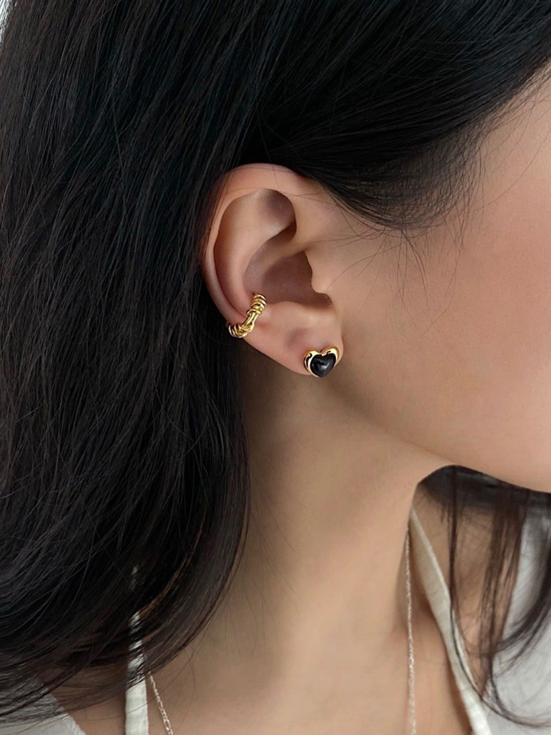 Baby heart earring (onyx)