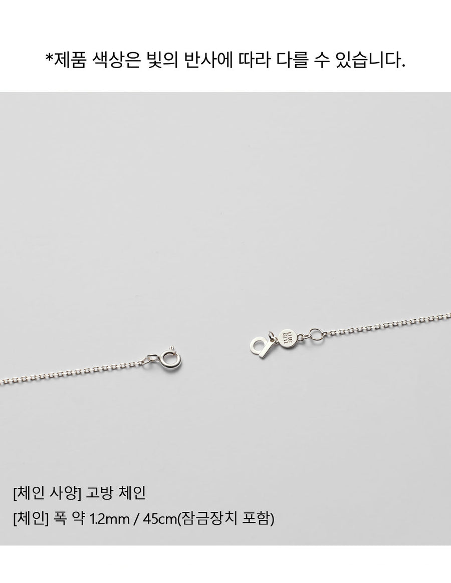 Standard silver chain necklace