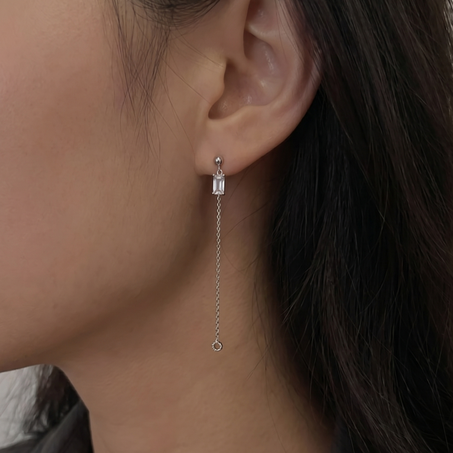 エメラルドカット ドロップチェーンピアス