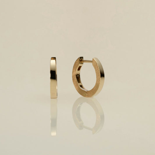 K10 フラット フープピアス：スモール / 10K flat hoop pierced earring - small