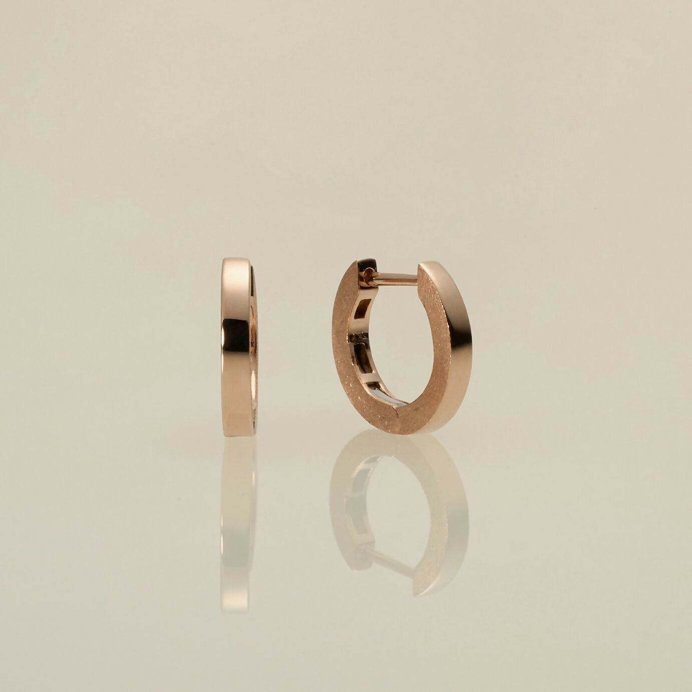 K10 フラット フープピアス：スモール / 10K flat hoop pierced earring - small
