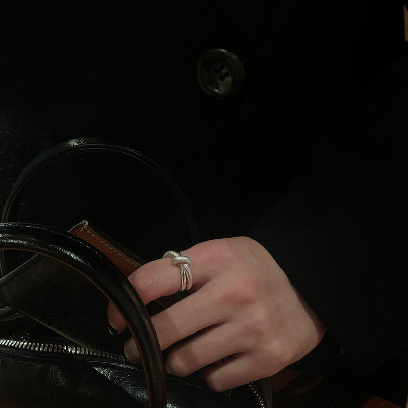 BRIEF KNOT RING