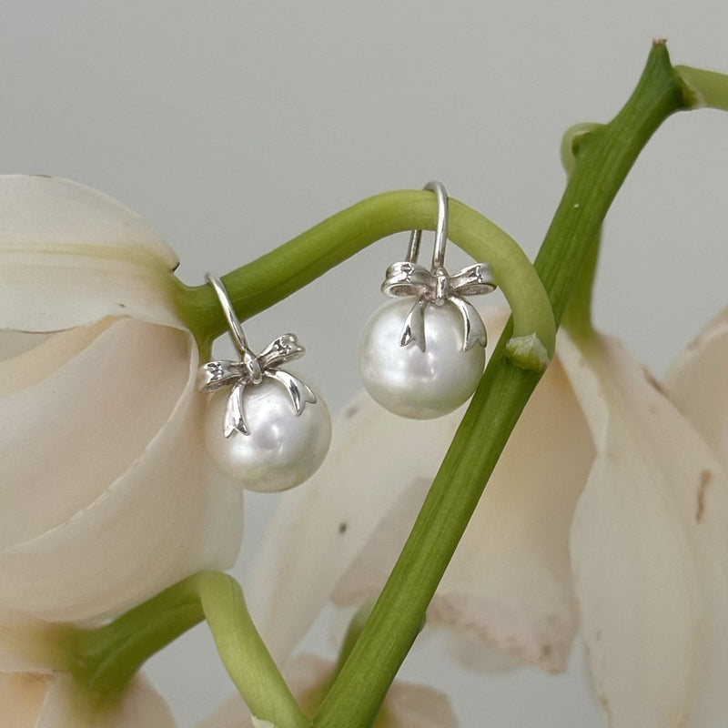 Ribbon pearl earring