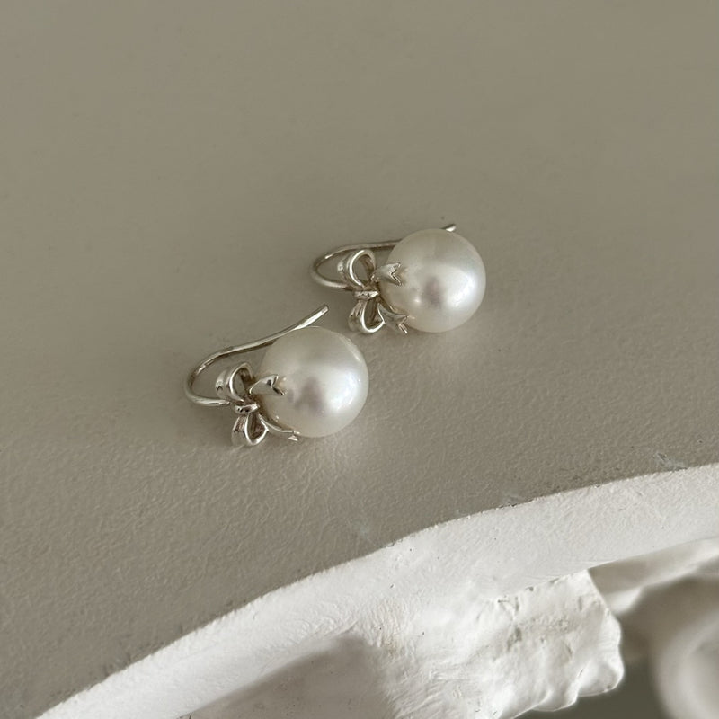 Ribbon pearl earring