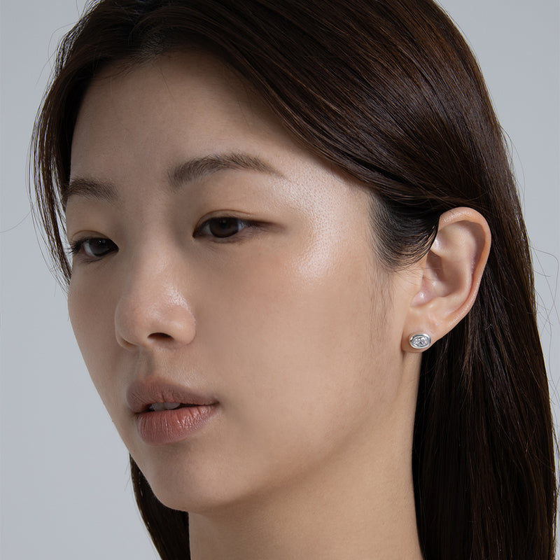 オーバルレークピアス [キュービック 6*4mm] / oval lake earring [cubic 6*4mm]