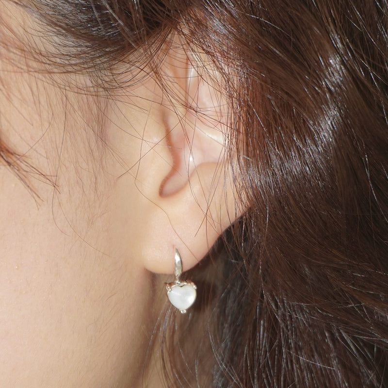 HEART FLOWER WHITE SHELL EARRING
