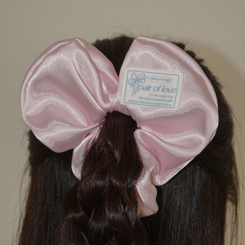 SATIN HEART SCRUNCHIE