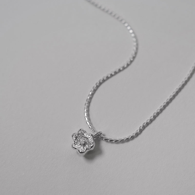 Popcorn flower S necklace