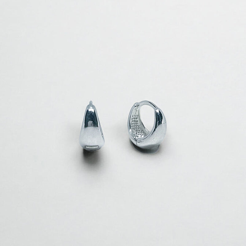Simple onetouch earring