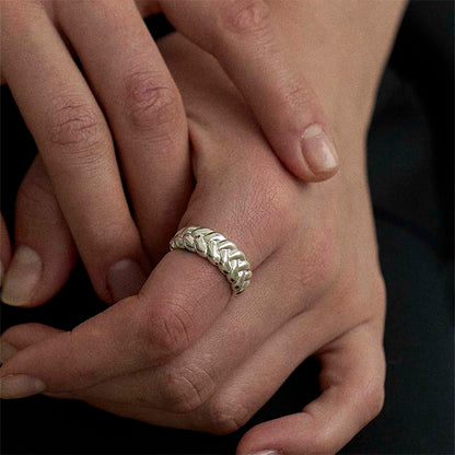 twist bold ring