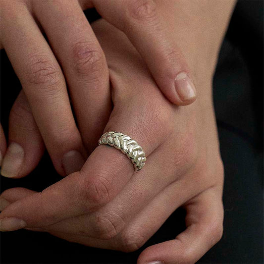 twist bold ring