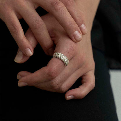 twist bold ring