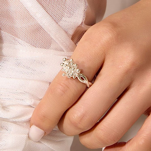 Sultana vine ring