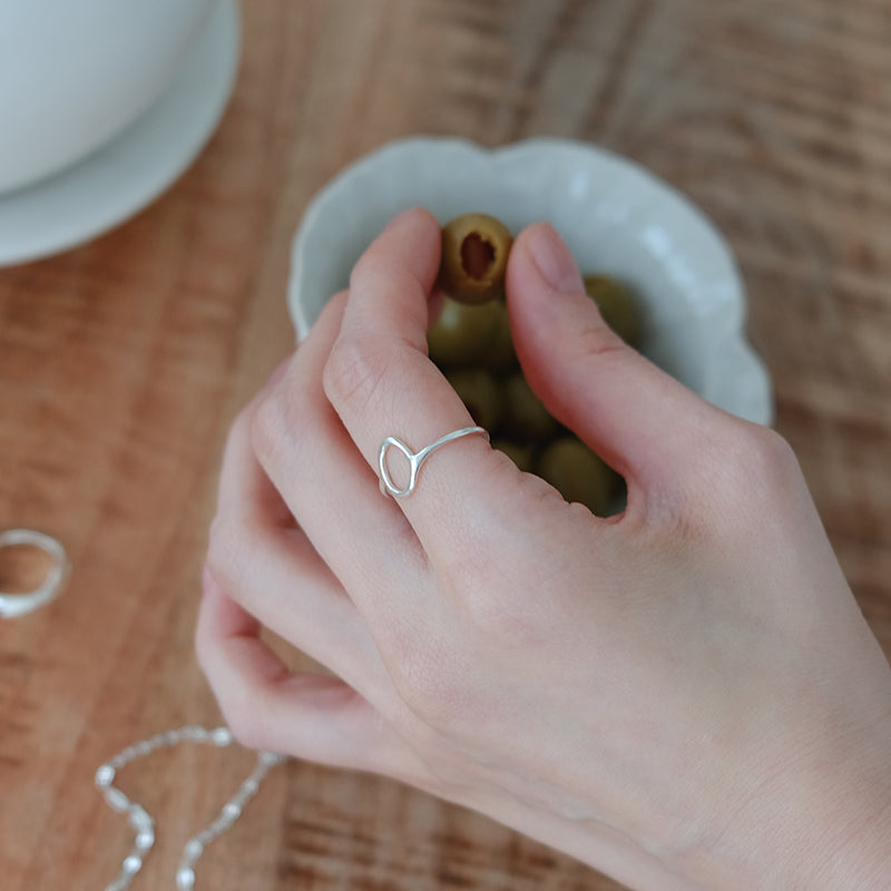Olive line ring