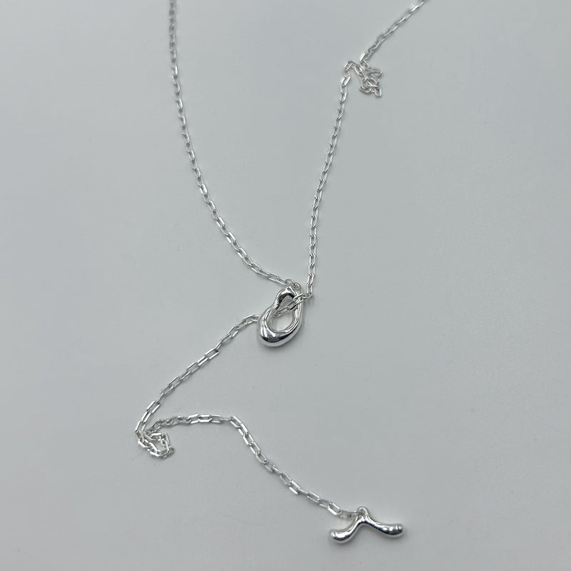 Uneven loop necklace