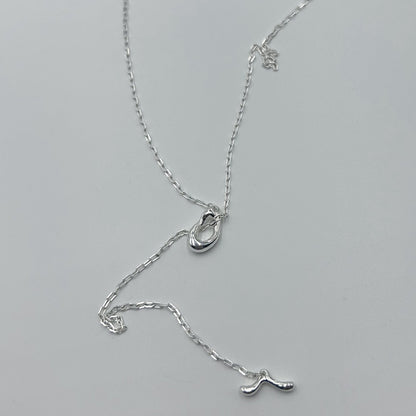 Uneven loop necklace