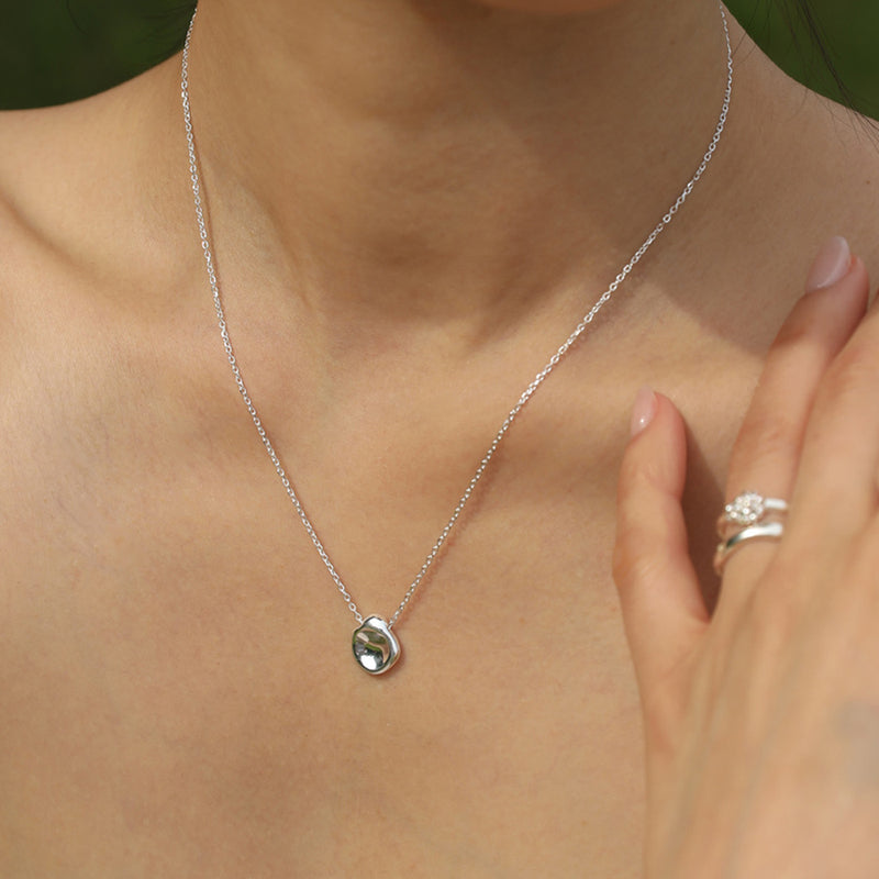 Mellow stone necklace