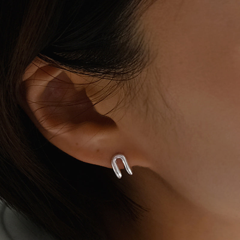 Piccola outline earring