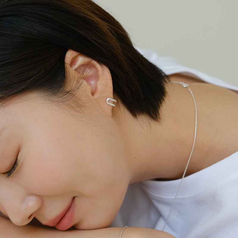 Piccola outline earring